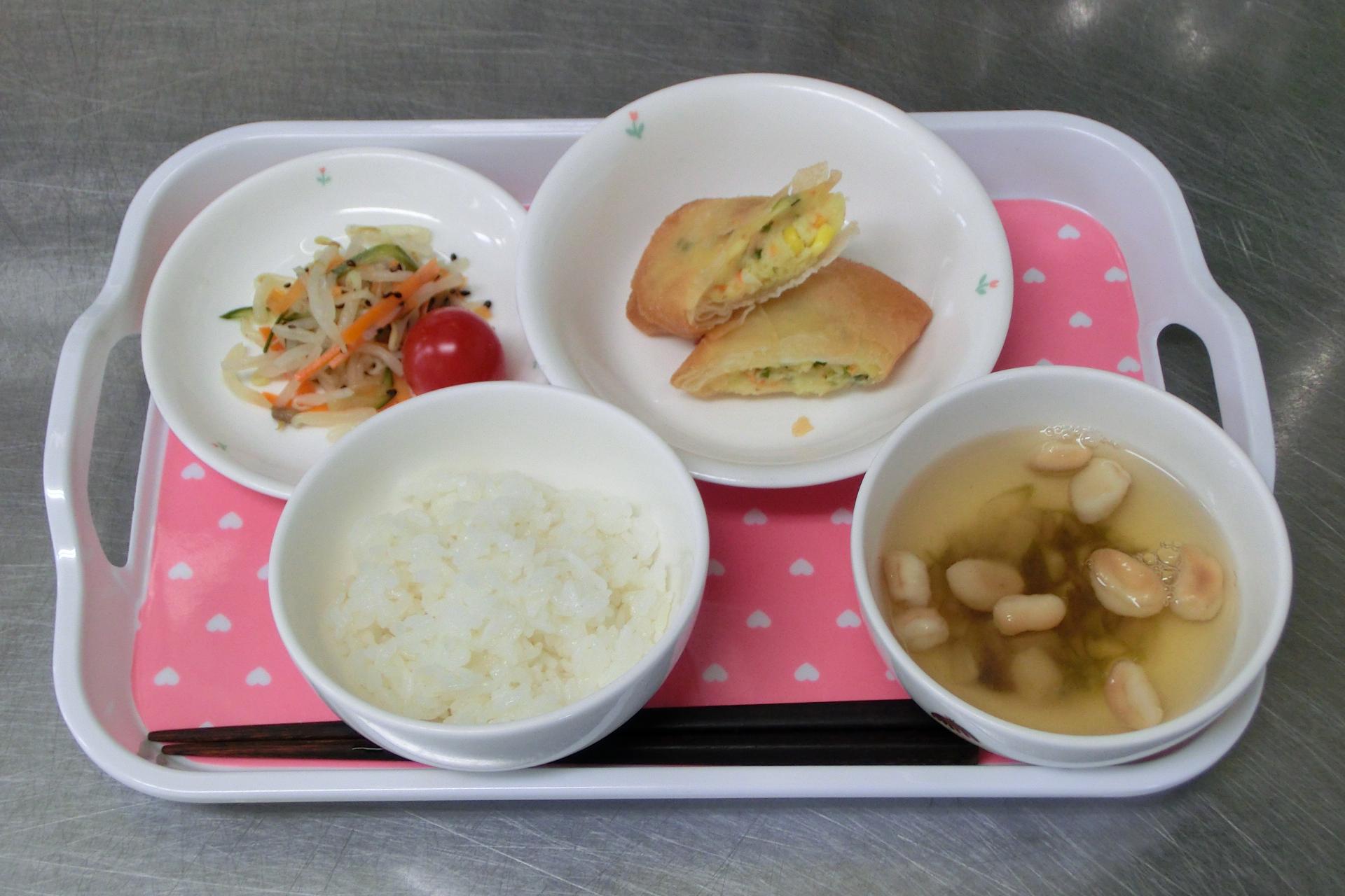 給食の画像